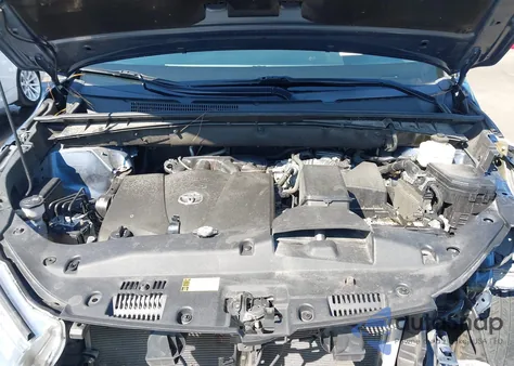 2018 Toyota Highlander Le Plus z USA, uszkodzony, nr VIN 5TDZZRFH8JS253337